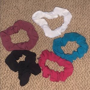 LULU SCRUNCHIES